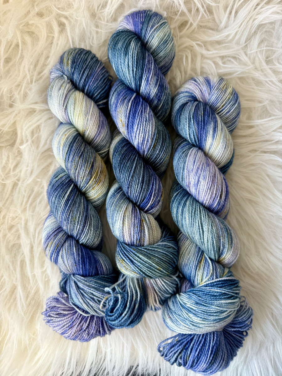 "Mitternachtsmeer" Queen High Twist Sockenwolle